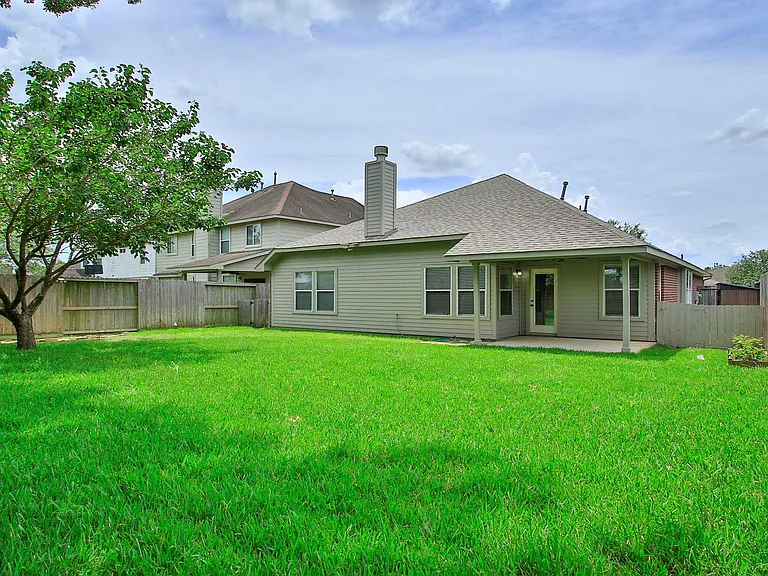 19830 Sternwood Manor Dr — Photo 37