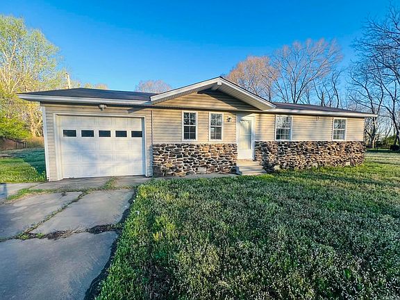 5th image of 723 E Center St