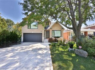 880 6th St, Mississauga, ON L5E1N6