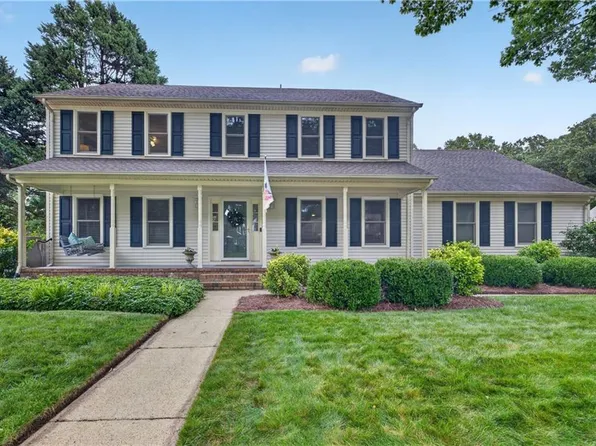 761 Largo Dr, Virginia Beach, VA 23464