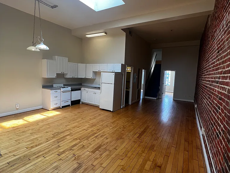 813 W Broad St #B — Photo 1