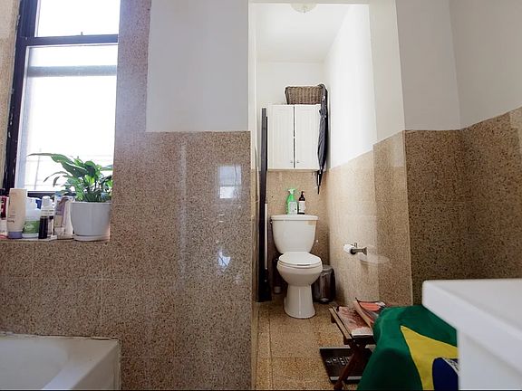 5th image of 139 Eldridge St APT 15