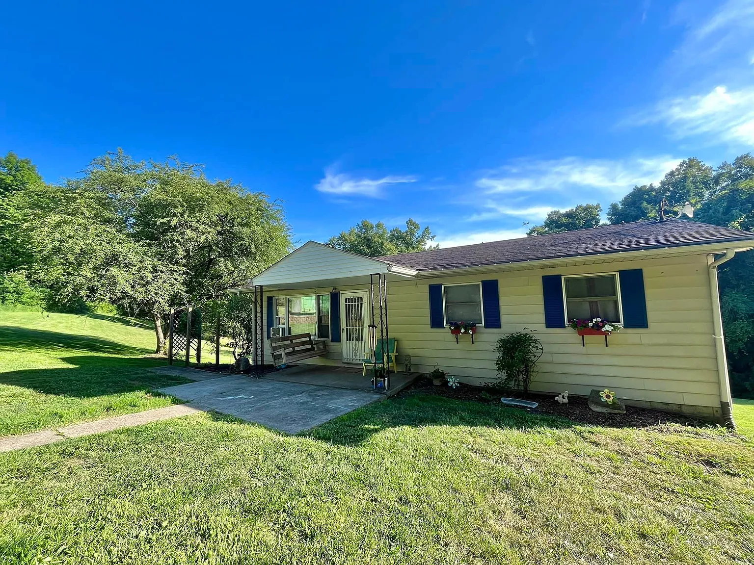 240 Fork Ridge Rd — Photo 1
