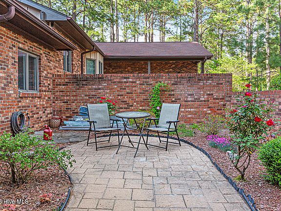 5th image of 654 Redwood Drive