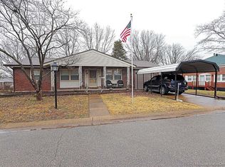 915 W 2nd St, Farmington, MO 63640