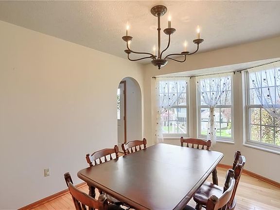 3rd image of 651 Huntington Dr
