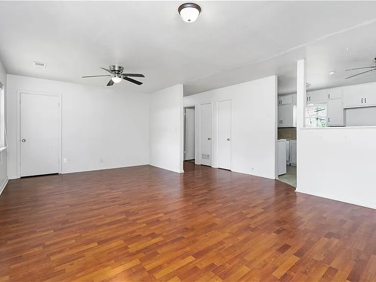 1551 N Stephens Ave — Photo 8