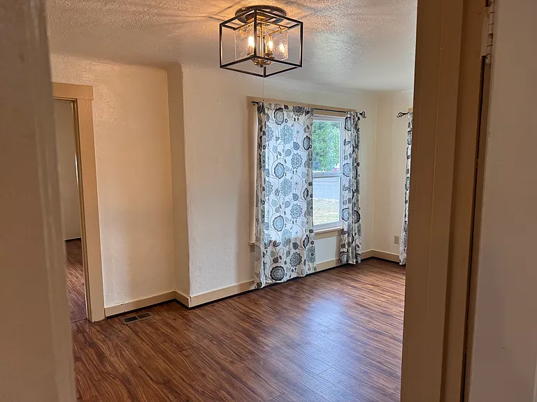 1130 Ellinor Ave — Photo 4