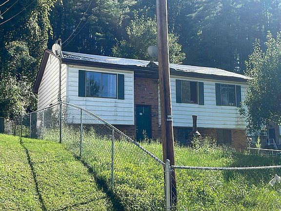 3rd image of 168 Hunter Ridge Rd