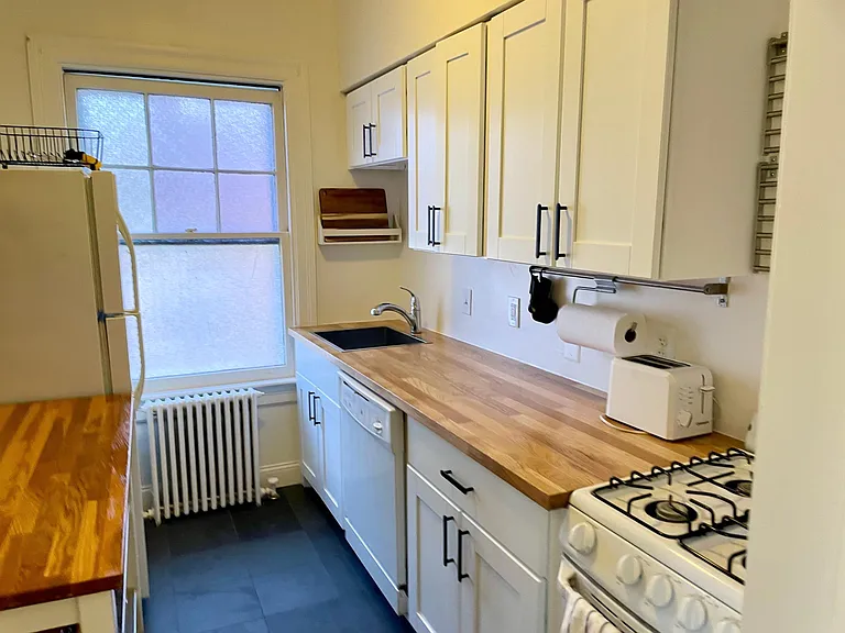 2260 Cathedral Ave NW #2 — Photo 5