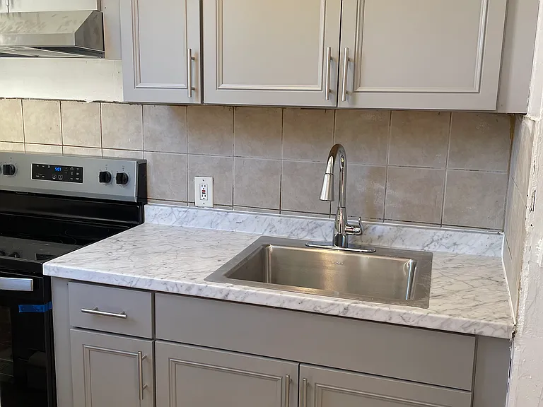 18 Lawton Ave #2 — Photo 2