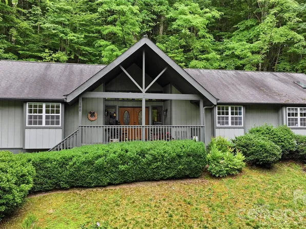 100 Foresthill Ln, Whittier, NC 28789