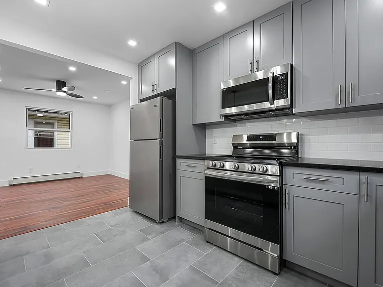 220th Pl — Photo 3