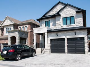 22 Deer Pass Rd Unit 2, East Gwillimbury, ON L9N 0S5