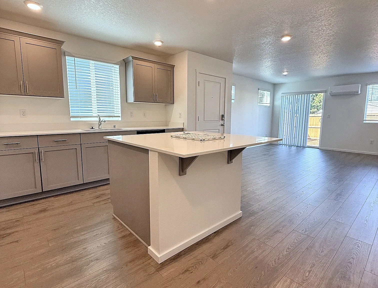 4 bed, 1499 sqft, $2,650 — Photo 3