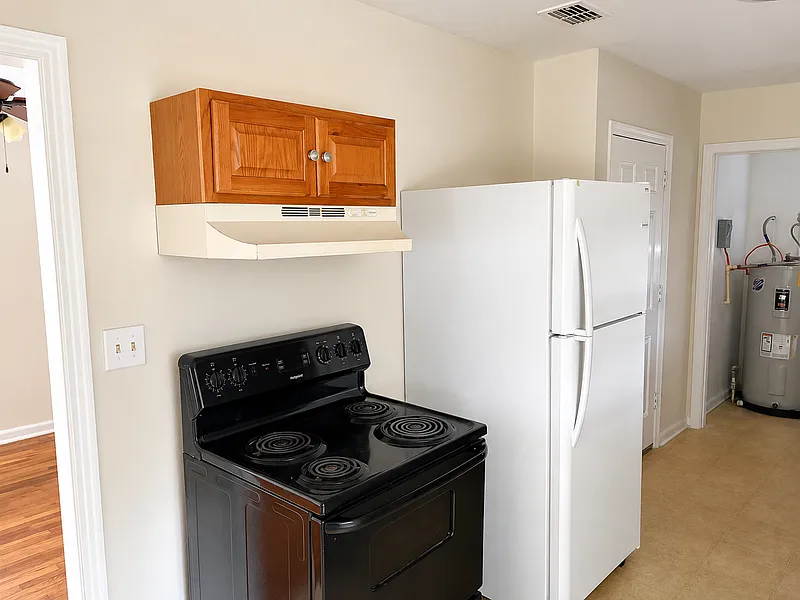 2 bed, 1.0 bath, 764 sqft, $1,400 — Photo 3