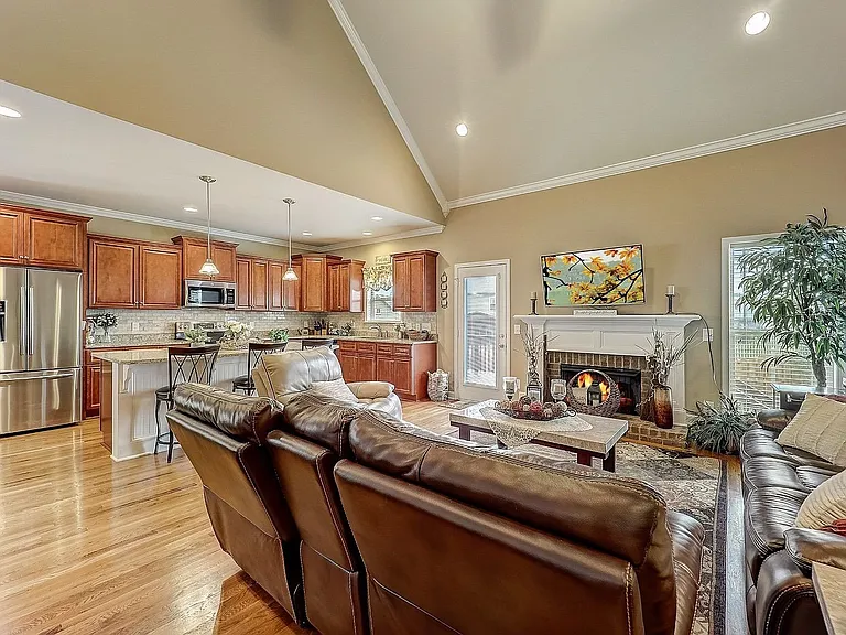 6040 Sanmar Dr — Photo 4