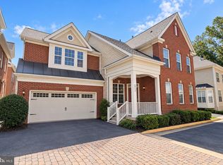 6933 Cove Inlet Ct, Fort Belvoir, VA 22060