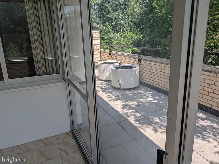 10401 Grosvenor Pl #310 — Photo 29