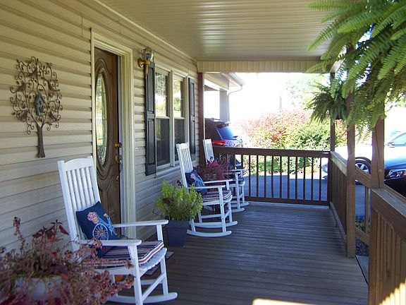 3rd image of 380 Kenbrook Dr
