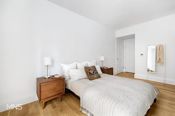 Sold by MNS | media 22