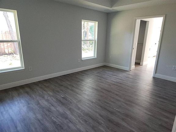 3rd image of 1111 Dagmar Ave