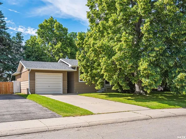 2309 Easthill, Saskatoon, SK S7J 3E4