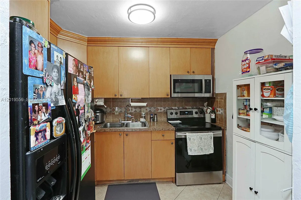 Building Photo - 1275 W 35th St #45B