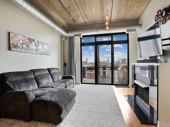 5th image of 811 W 15th Pl Unit 502