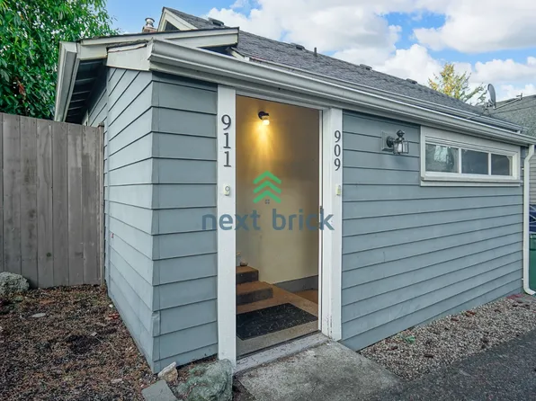 909 N 105th St, Seattle, WA 98133
