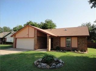 1417 NE 1st St, Moore, OK 73160
