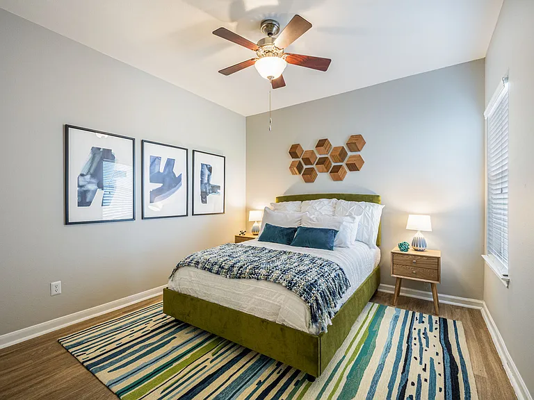 Baypoint Apartments — Photo 94