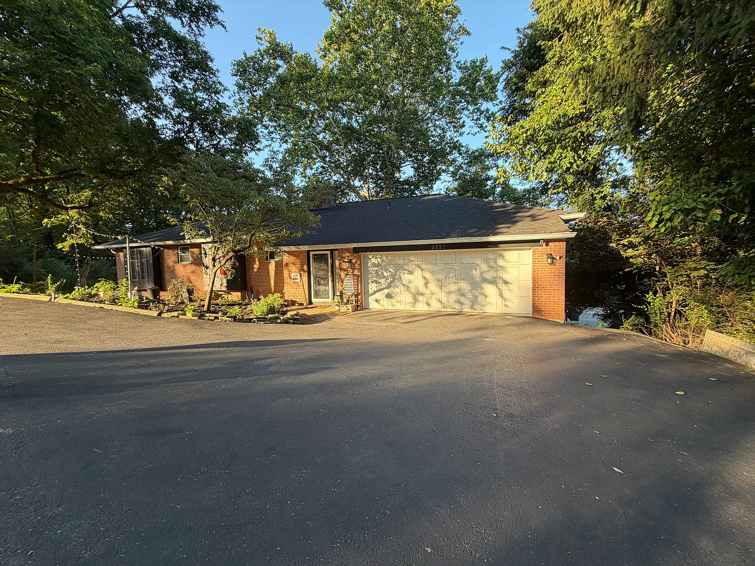 3 bed, 1816 sqft, $2,555 — Photo 1