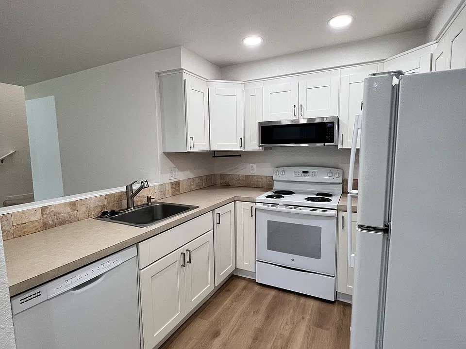 302 To 304 Dennis St SW