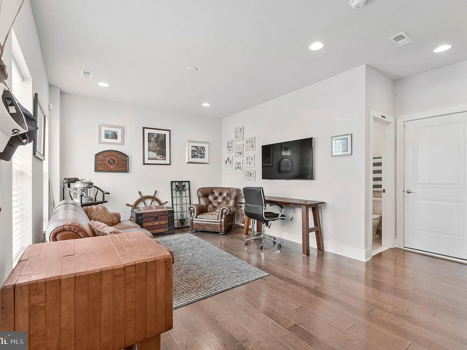 4 bed, 4.5 bath, 2373 sqft, $4,000 — Photo 4