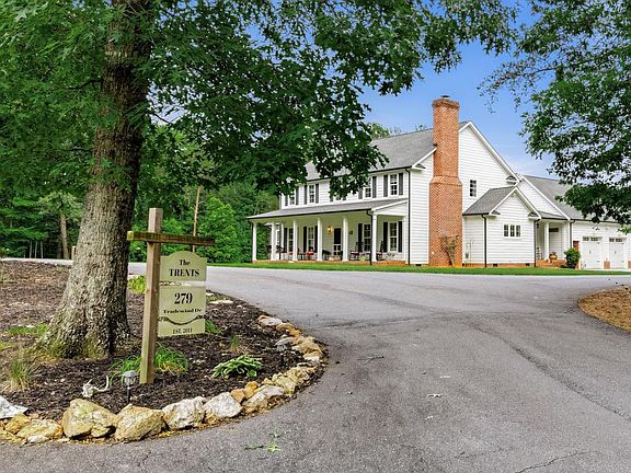 3rd image of 279 Tradewind Dr