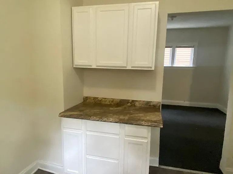 9808 Parmelee Ave — Photo 7