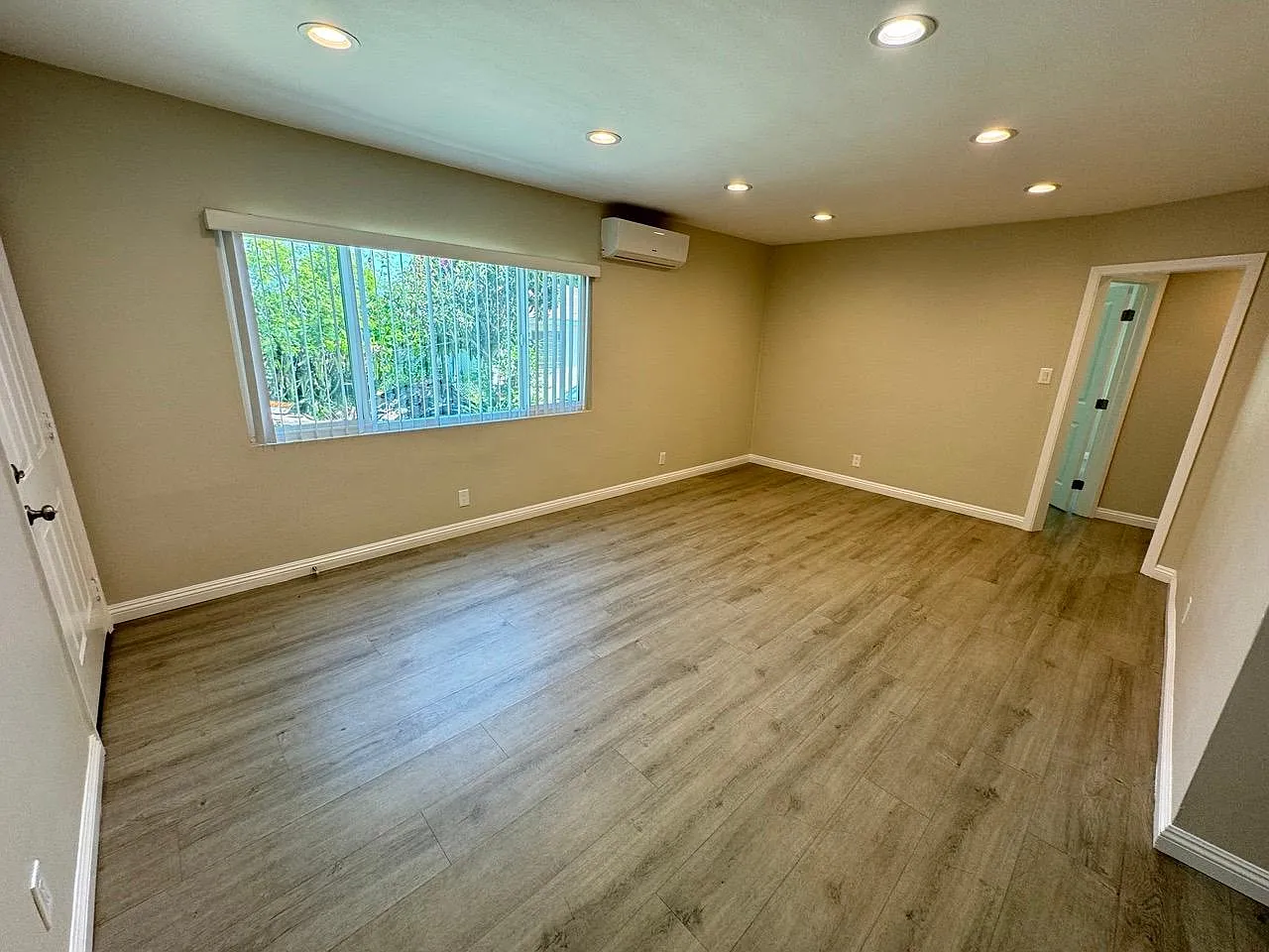 2 bed, 900 sqft, $2,195 — Photo 3