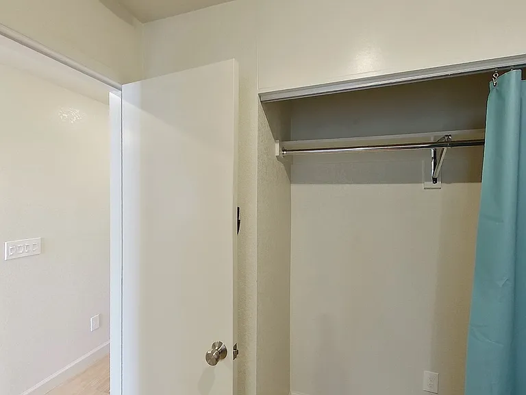 2437 Piedmont Ave — Photo 13