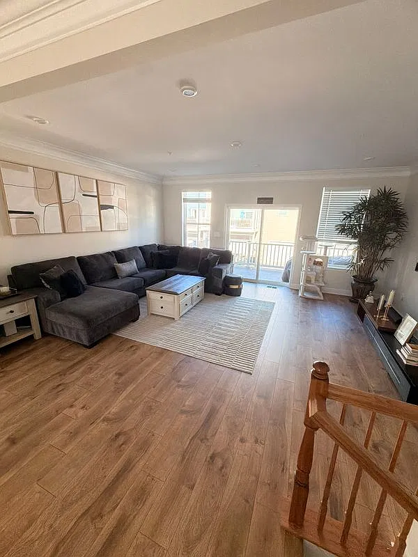 3 bed, 4.0 bath, 2149 sqft, $3,600 — Photo 4