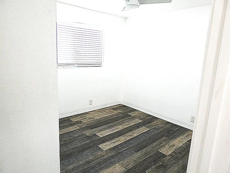 669 N Grand Ave #4 — Photo 13