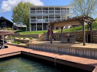 10361 W Pond Dr, Columbus, IN 47201