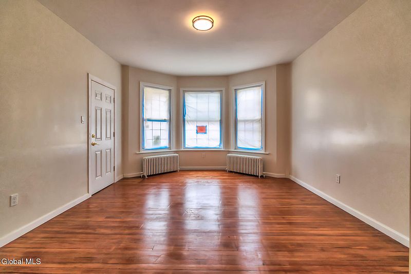 3rd image of 33 110th Street