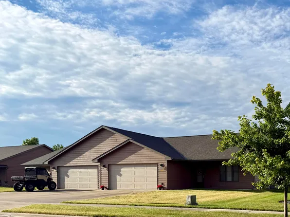 909-911 W 16th Ave, Mitchell, SD 57301