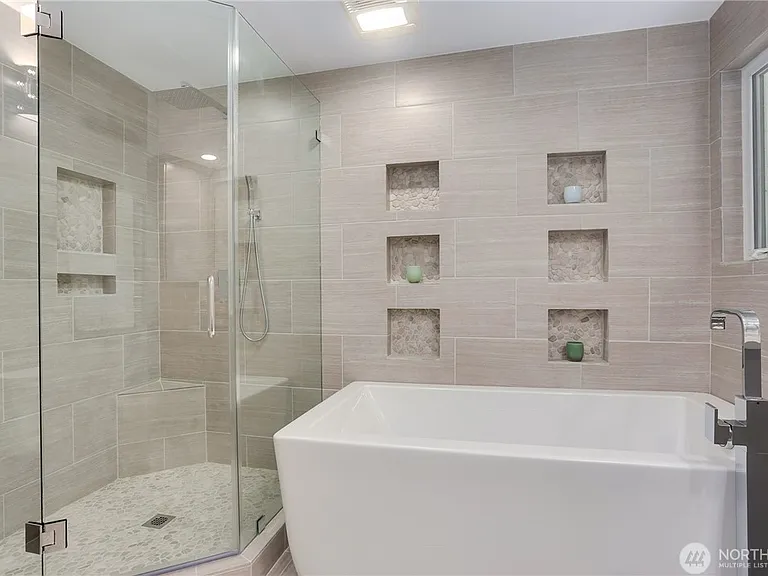 18829 SE 46th Way — Photo 8