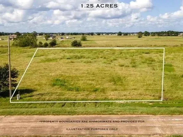 348 Brahman Trl, Angleton, TX 77515
