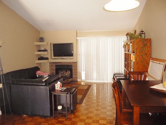 3rd image of 452 Bancroft Gln