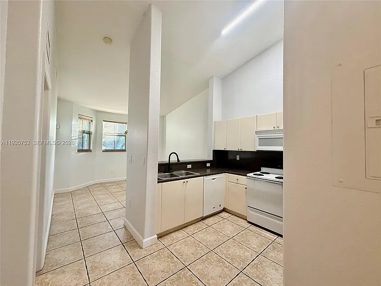 1692 SE 29th Ct #201 — Photo 20