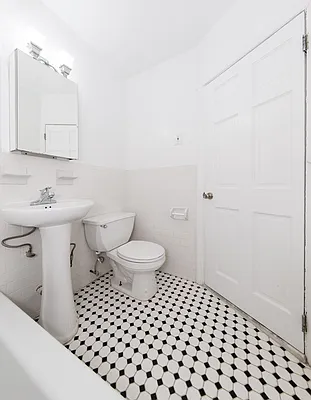 Rented by R New York | media 18