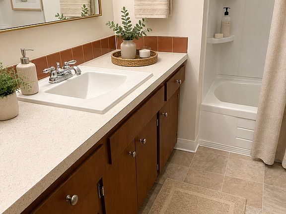 5th image of 2305 Rucker Ave #4